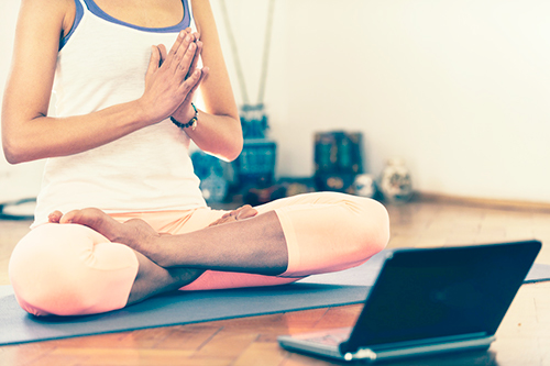 Cours de yoga en ligne sur Zoom