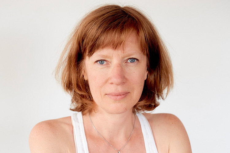 Isabelle Dechatre enseigne au studio CasaYoga, Paris